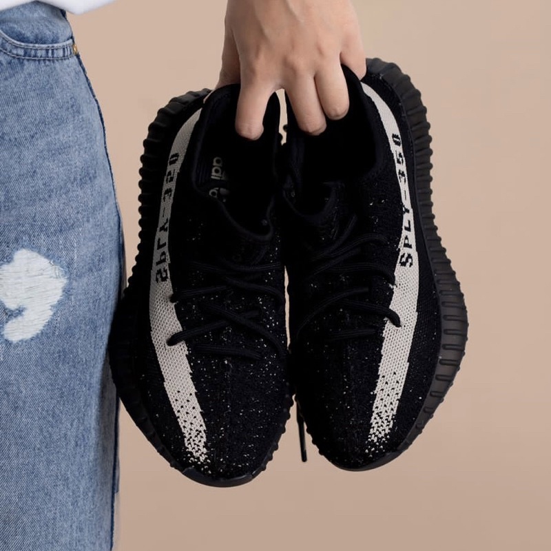 Yeezy Boost 350 V2 Oreo