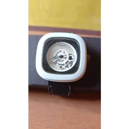 Jam tangan pria (iWatch) produk IFA
