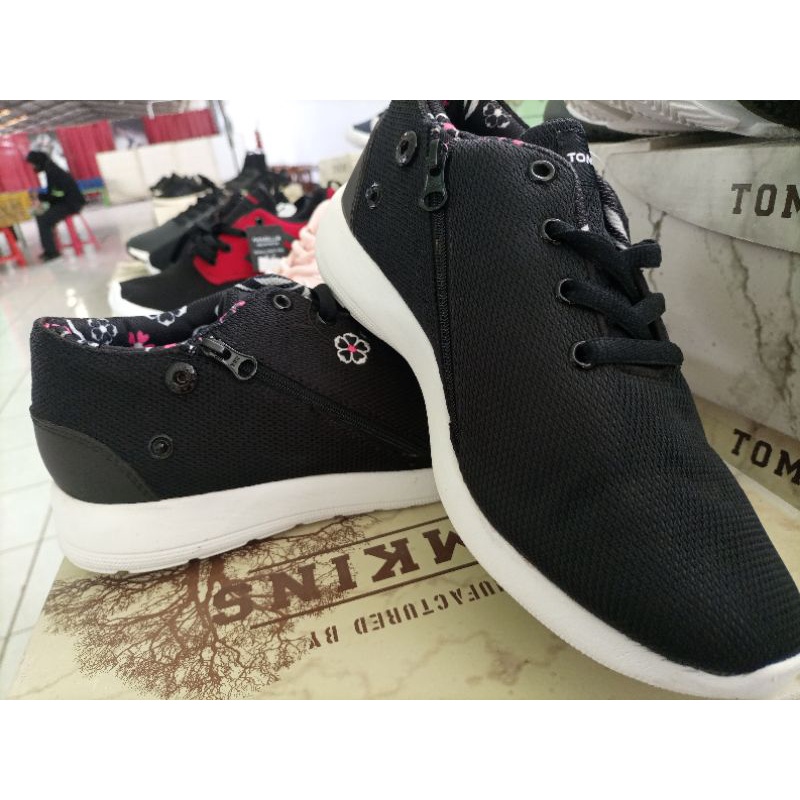 Sepatu Tomkins Wrinkle