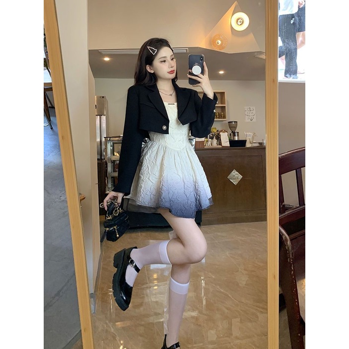 Red Design sense Hollow Back Lengan Panjang Setelan Kecil Warna Gradien Suspender Gaun Wanita Musim Gugur 2022 Baru Setelan Jas