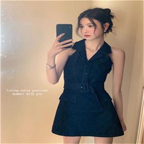 Red Gaun Denim Wanita 2022 Musim Semi dan Musim Panas Baru High-End Rasa Pinggang Pelangsing Tanpa Lengan Retro Murni Keinginan Gaya Panas gadis Rok