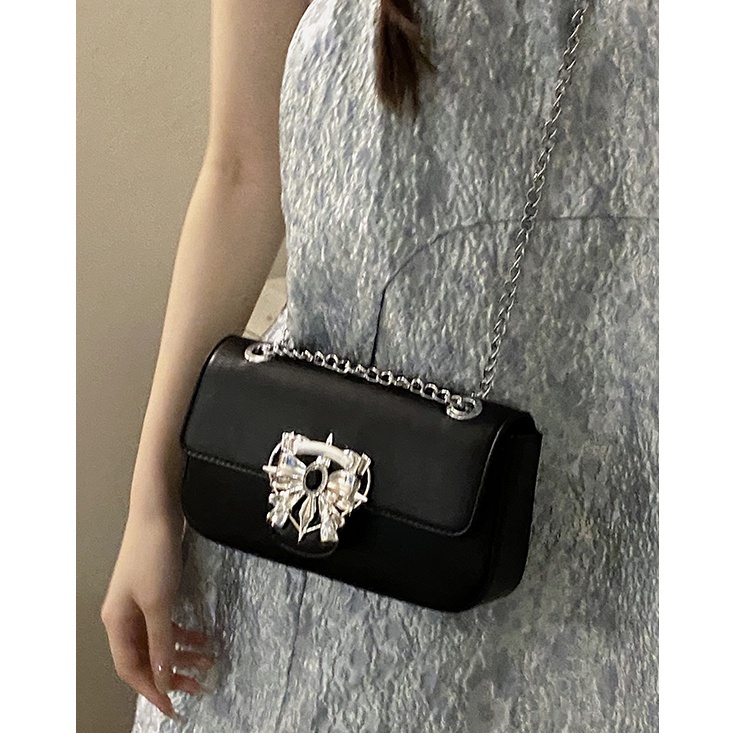 Red Niche texture underarm bag female 2023 new trendy summer chain small square bag all-match ins shoulder Messenger bag