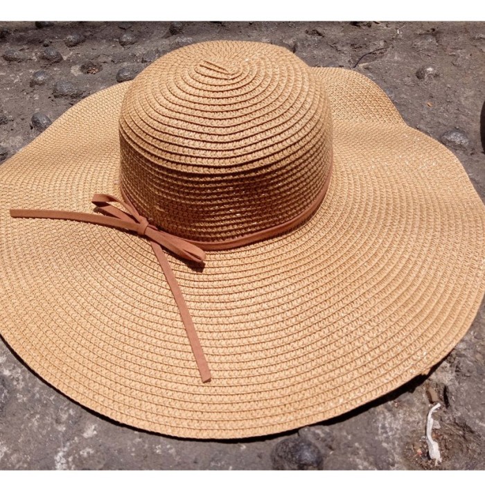 TOPI PANTAI ANYAMAN ROTAN IMPORT