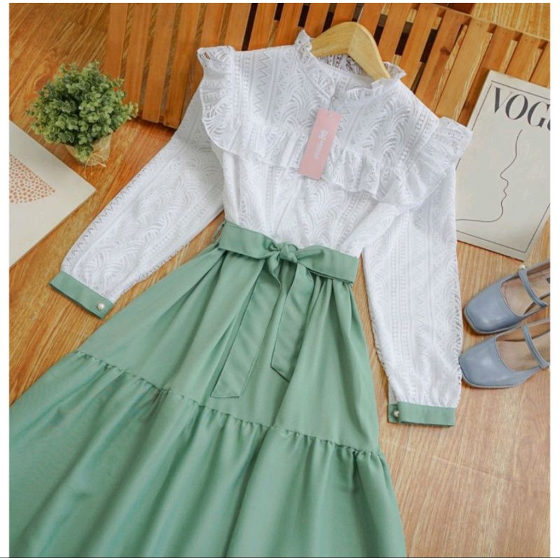 Emelyn dress brukat by meeclo free kalung mutiara