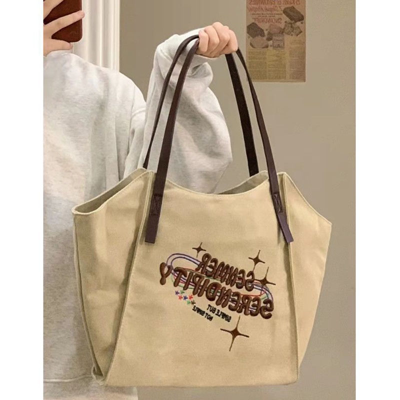 Red Tas kanvas berkapasitas besar wanita 2023 baru high-end niche tas bahu kelas komuter tas jinjing portabel