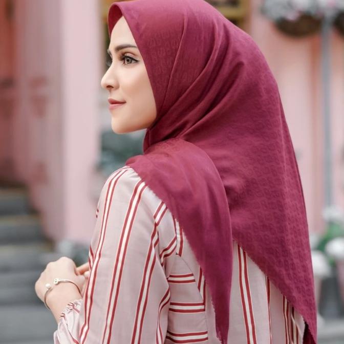 Buttonscarves Tapis Embossed