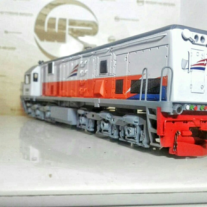 Must Have!! Miniatur Lokomotif Cc201 Kai Terlaris