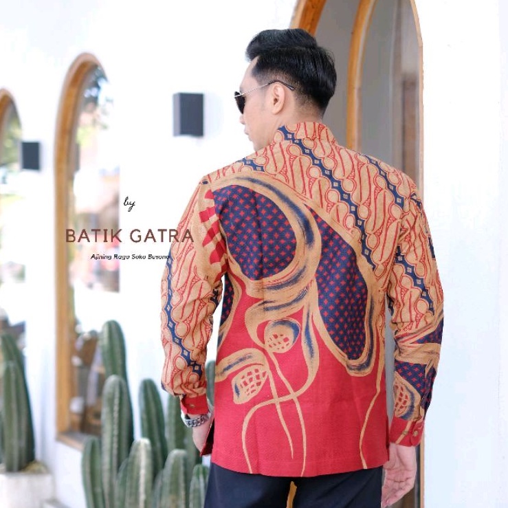 Batik pria lengan panjang ombak lintang lapis furing