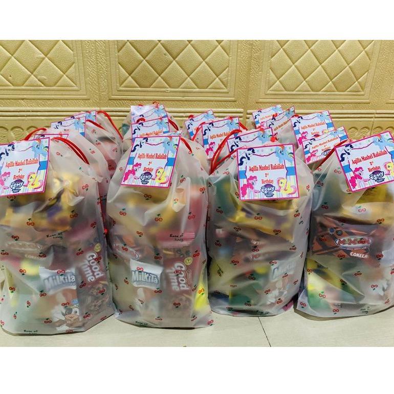 

Terlaku.../ Paket Snack Ulang Tahun Anak Hampers Ultah Goodybag Ultah Kemasan Premium Free Card