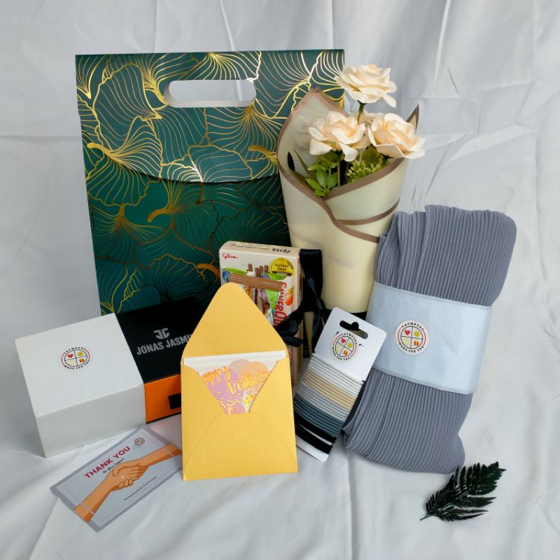 

PREMIUM BIRTHDAY HAMPERS