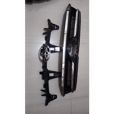 Gril toyota inova ribon