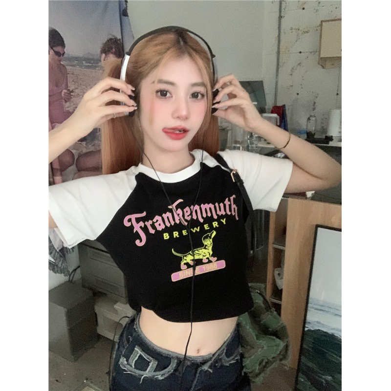 Red Slim Slim Hot Girl Pendek Pencocokan Warna Lengan Pendek T-shirt Wanita Musim Panas 2023 Baru Leher Bulat All-Match Korea top In