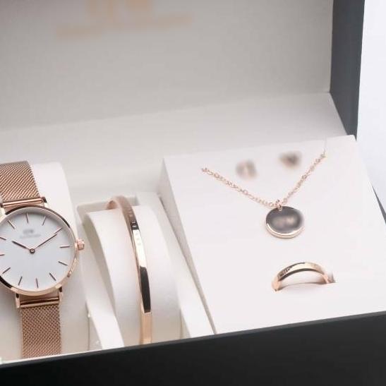 BRANDS FESTIVAL JAM TANGAN WANITA DW RANTAI PASIR PETITE TALI STAINLESS PAKET 1 SET FREE BOX ORIGINA
