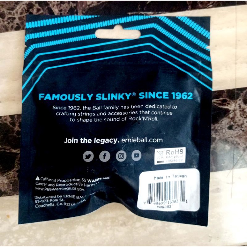 Ernie Ball 250K Split Shaft Potentiometer for InstrumentsErnie Ball adalah salah satu pembuat senar 