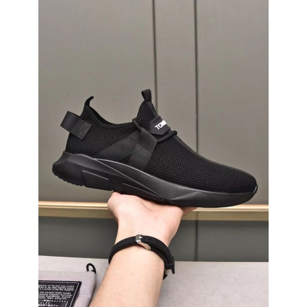 sepatu pria sneaker cowok slip on Tom Ford terbaru men shoes run away hitam p1shoes mewah