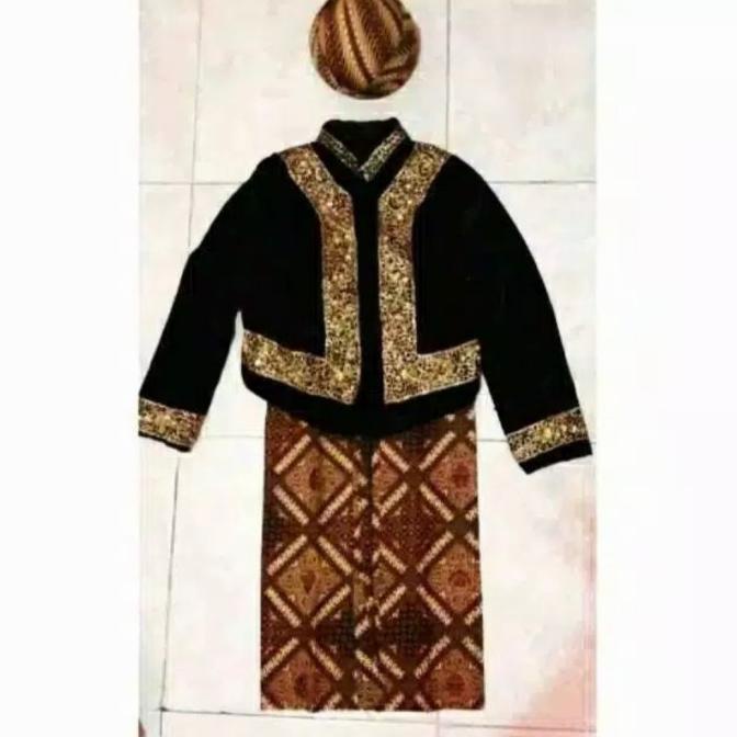 Baju adat Jawa anak laki
