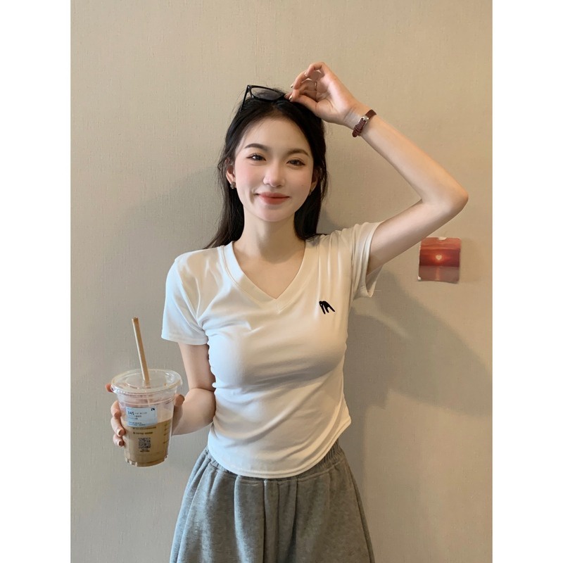 ♚♨☊Suhao kaos import wanita kaos wanita gaya korea lengan pendek kaos pendek perempuan putih bahu depan lengan pendek t-shirt wanita musim panas 2023 rasa desain baru V-neck slim fit dan tipis top pendek