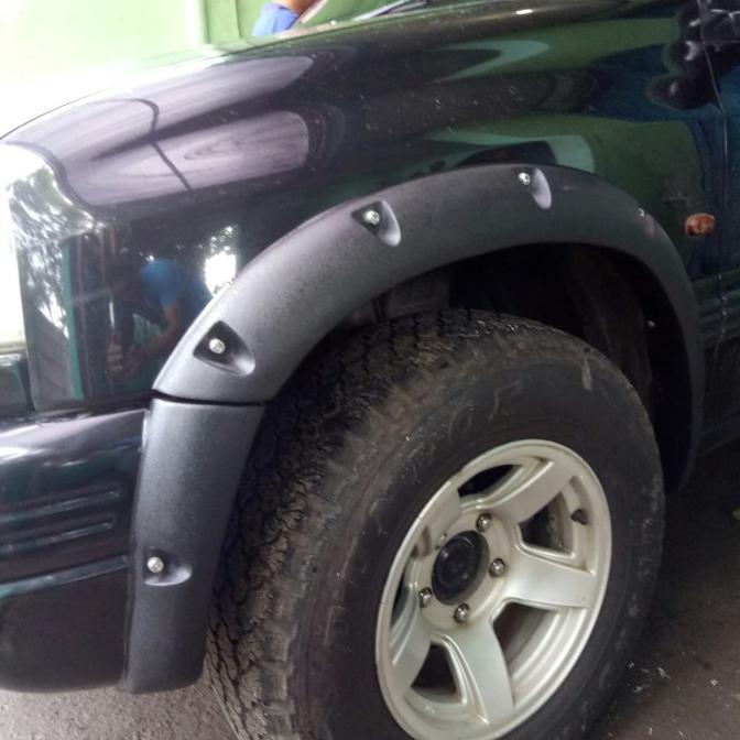 Over Fender Suzuki Escudo 1.6