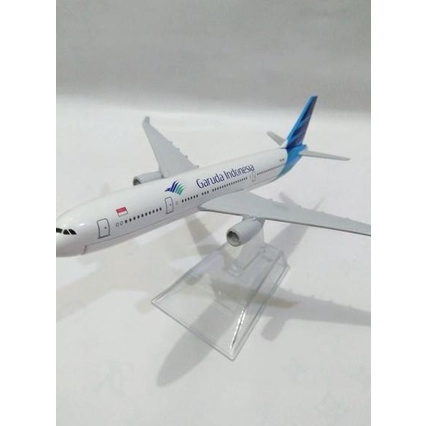 Pesawat Diecast Miniatur Garuda Indonesia Boeing 777-300Er Bst