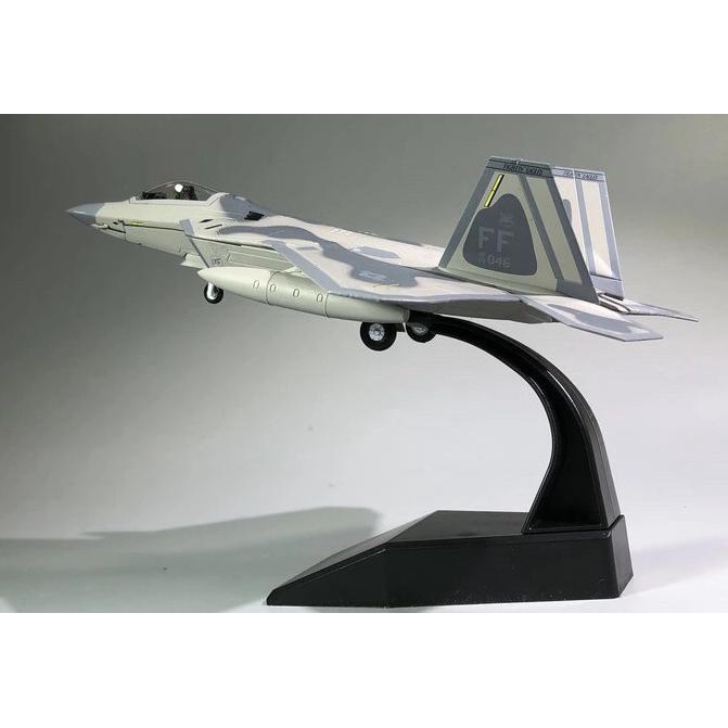Diecast Pesawat Tempur F-22 Raptor 1/72 By Amer