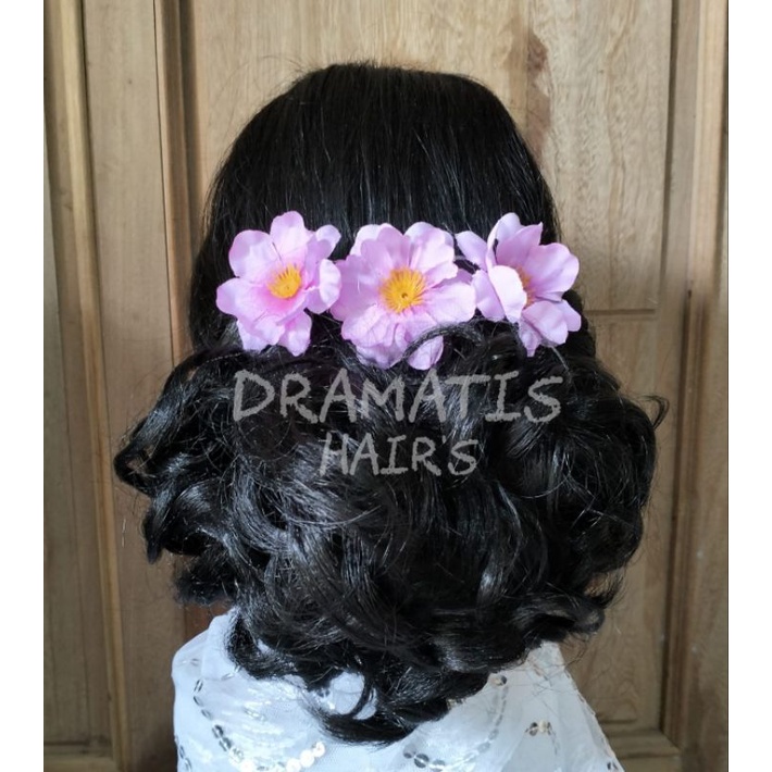 Sanggul Sirkam Keriting Warna Hitam Lengkap dengan Asesoris Bunga Sakura