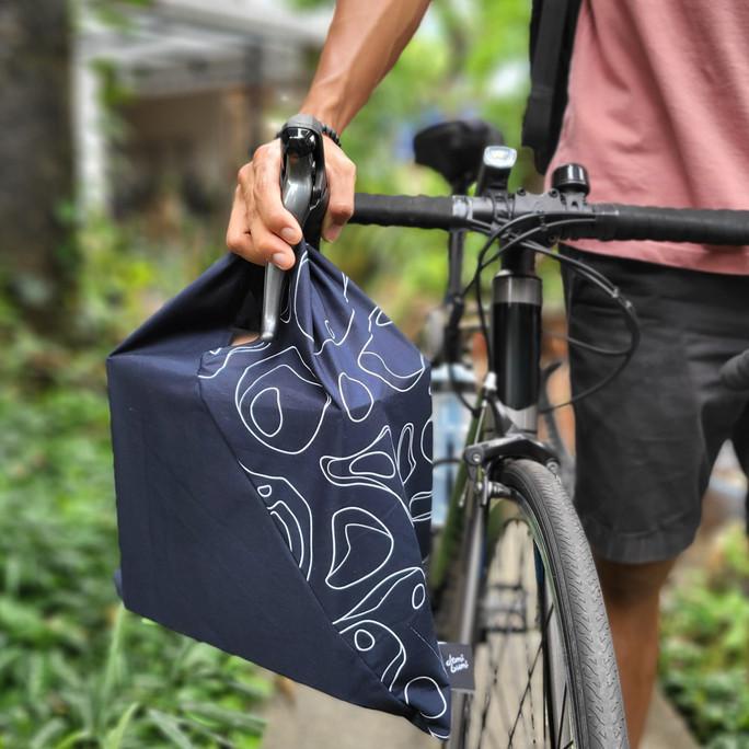 

Three Folks x Demi Bumi Chroma Blue Furoshiki Bag | Tas Furoshiki