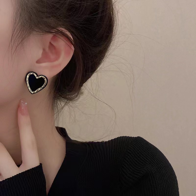 Anting Tusuk Wanita Gaya Korea Motif Love Dan Kupu-Kupu Hitam Aksesoris Fashion Korean Import