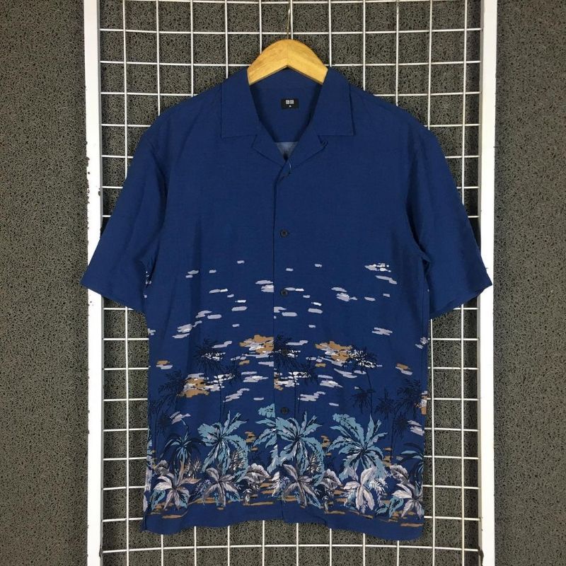 Kemeja Open Collar Boxy Oversized Hawai Pantai Uniqlo . SDA 02213 Second Bekas Preloved