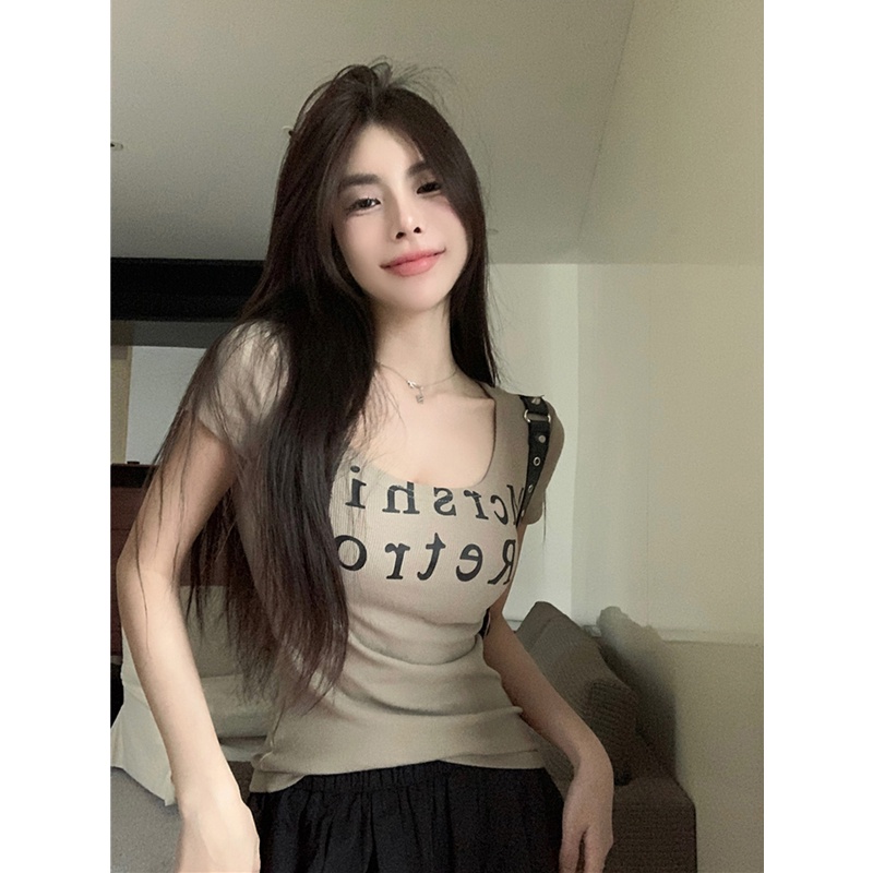 Red American Retro Babes Huruf Leher U Lengan Pendek T-shirt Wanita Musim Panas Desain Rasa Niche Murni Keinginan Gaya Seksi All-Match Atasan