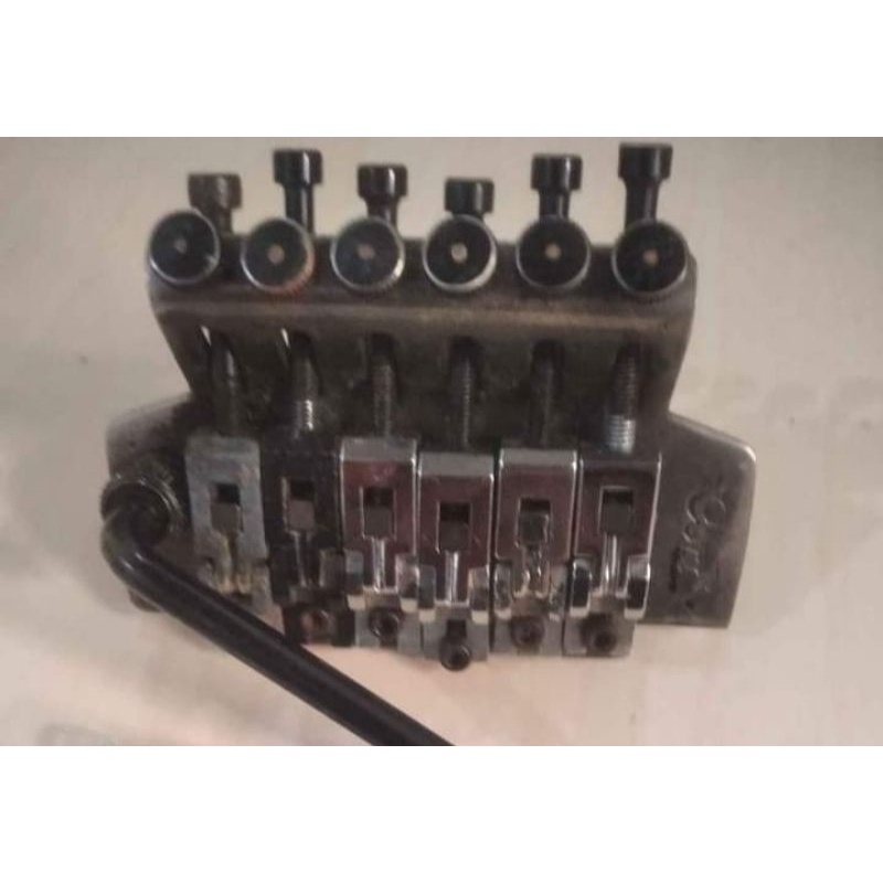 tremolo copotan gitar cort