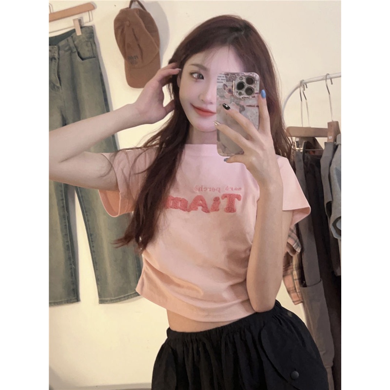 Red Kaos wanita lengan pendek musim panas versi Korea dari bahu depan sulaman berkelompok tiga dimensi gaya asing selera desain ceruk hot girl short top in