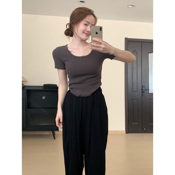 Red Slim Fit U-Leher Lengan Pendek 2023 Versi Korea Baru dari All-Match Warna Solid Inner Sederhana Angin T-shirt Atasan Pendek