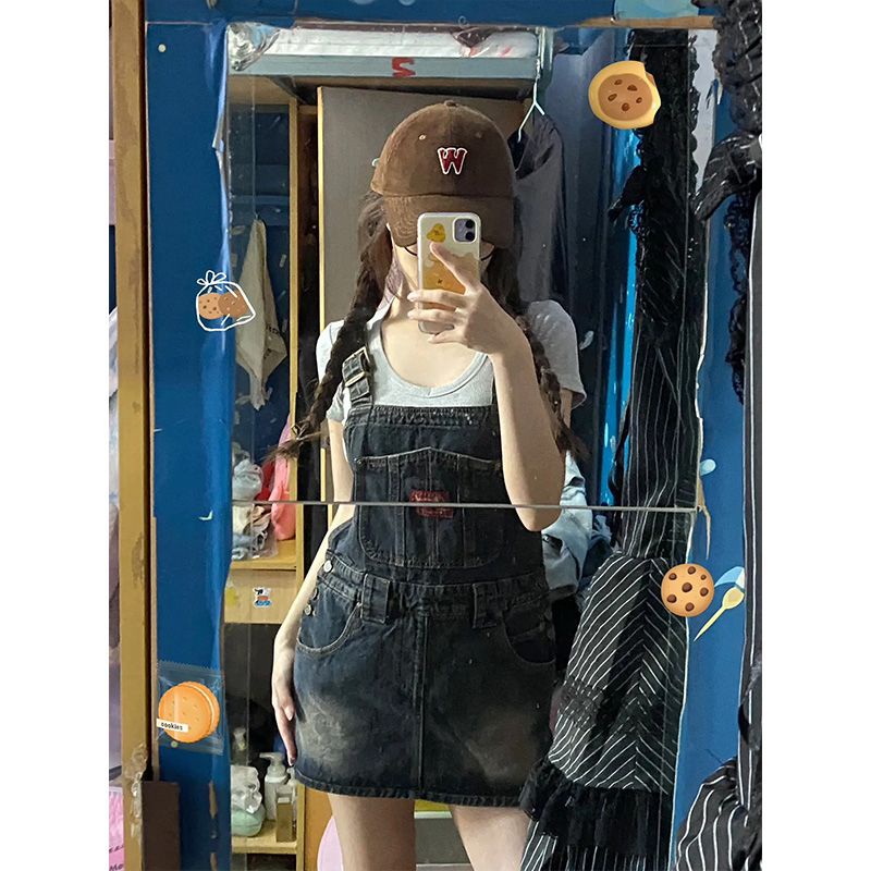 Red American Retro Denim Dress Wanita Musim Panas 2023 Baru Cuci Pinggang Tinggi Pelangsing Rok Tali Pendek