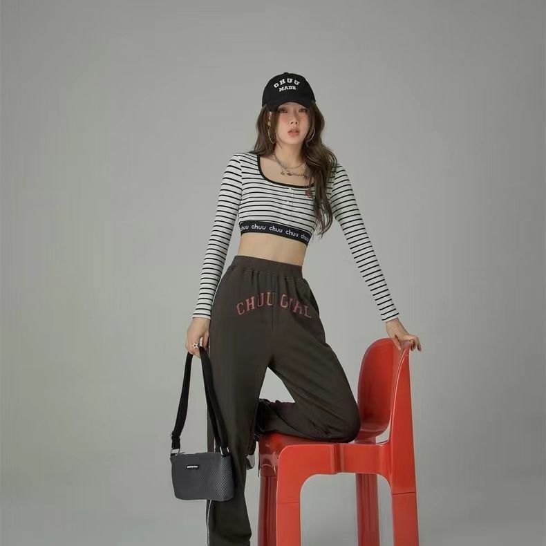 Red CHUU Bergaris Manis dan Pedas Kepribadian T-shirt Pendek Wanita 2022 Musim Gugur Baru Bordir Cherry Kecil Pendek Top