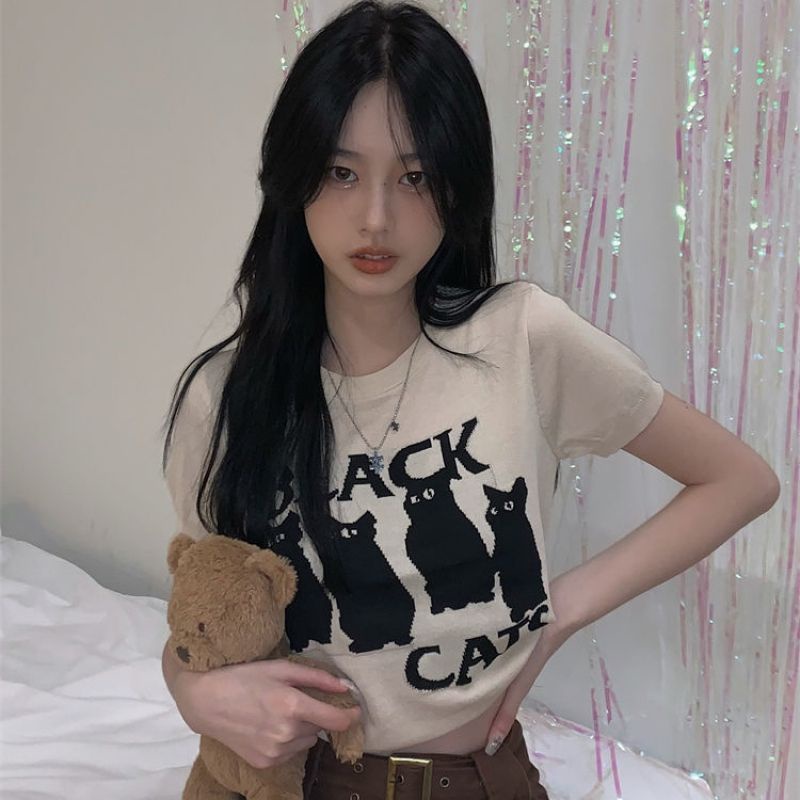 Red Manis gadis panas kucing bahu depan rajutan lengan pendek T-shirt wanita musim panas keinginan murni angin budidaya diri bagian pendek rasa desain niche top