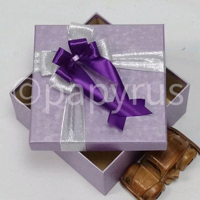 

7.7 PAPYRUS 20x20 tinggi 5cm Kotak Kado Gift Box Hadiah