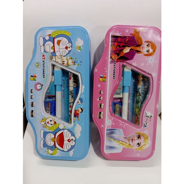 

TEMPAT PENSIL KALENG + ISI refil: rautan,pensil,penggaris,hapusan,spidol/pcs
