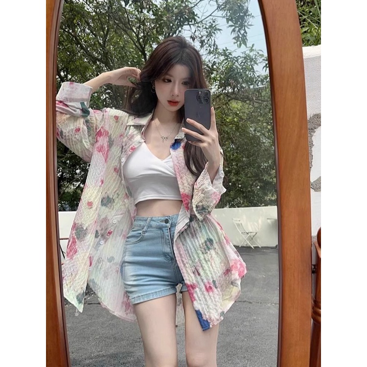 Atasan sifon floral Prancis longgar dengan panjang sedang untuk melindungi dari sinar matahari