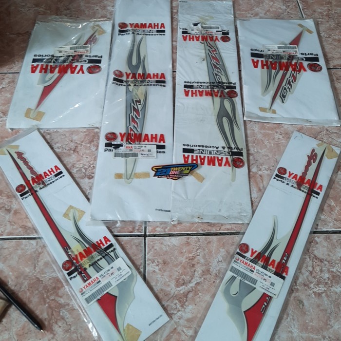 graphic stiker striping full mio 2006 putih original