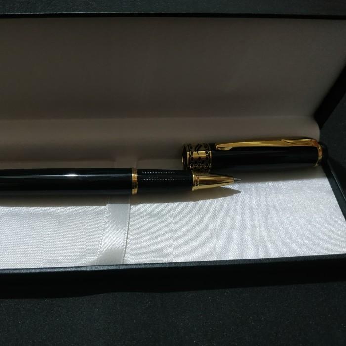 

Pulpen Promosi Metal Roller Ball 720 Lq Black Gold Trim Klip Emas