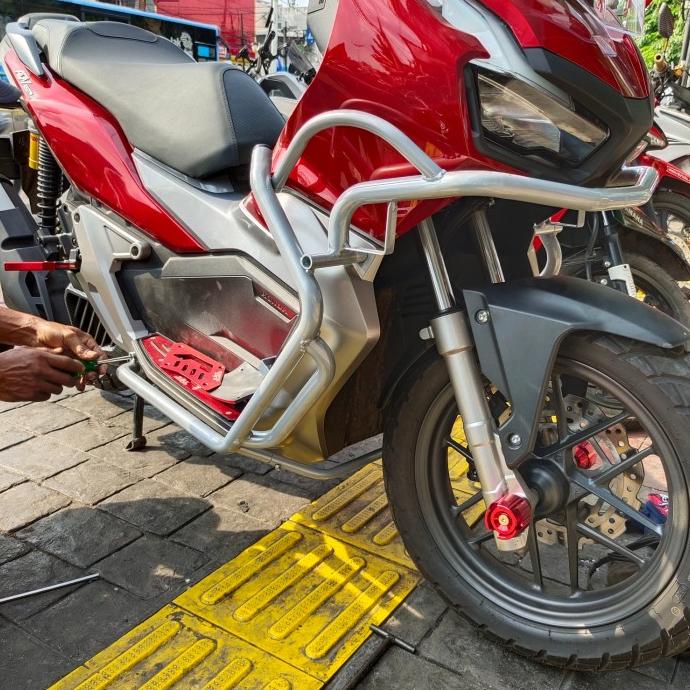 hits  crashbar ams model brixton for adv 150