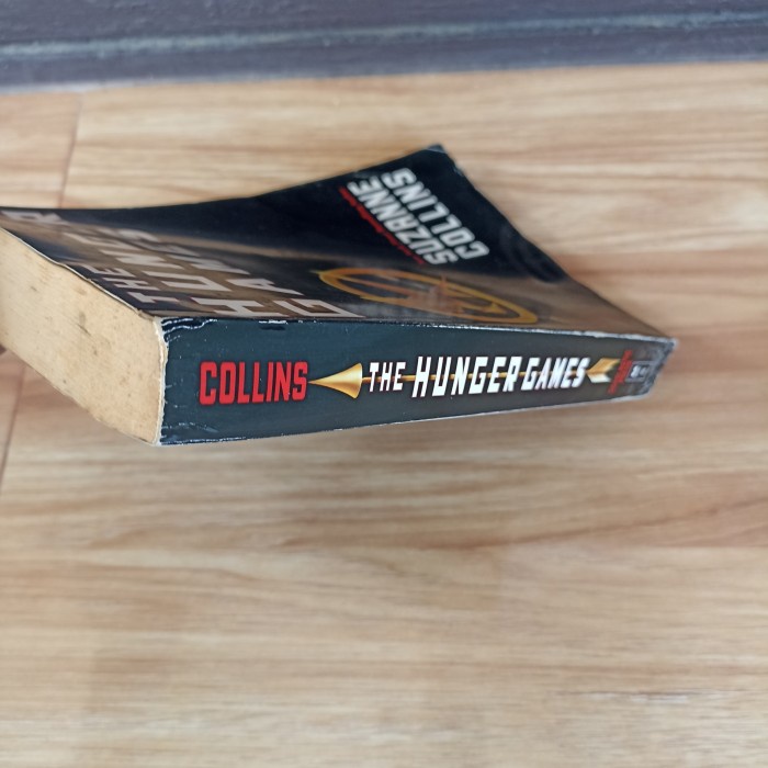 THE HUNGER GAMES-SUZANNE COLLINS