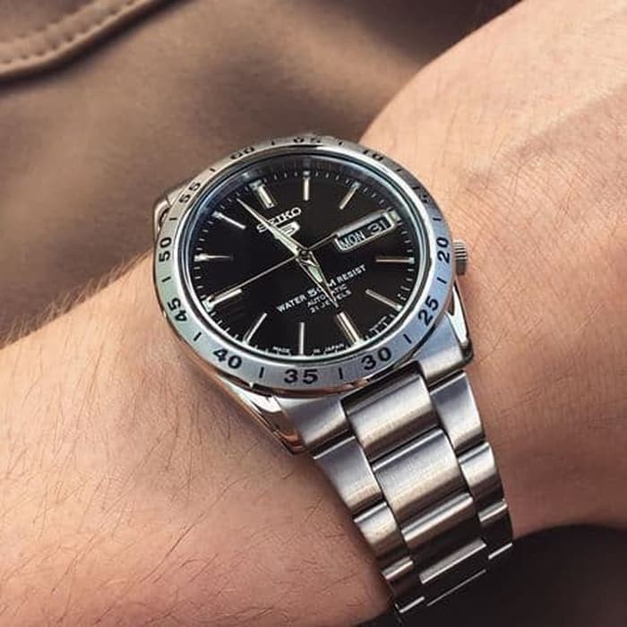 MUST HAVE SEIKO 5 AUTOMATIC RANTAI PRIA SNKE01 / SNKE01K1 SILVER BLACK ORIGINAL TERMURAH