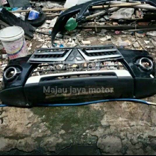 {Bekas} bumper/bemper depan dan grill pajero sport 2014 facelift Murah