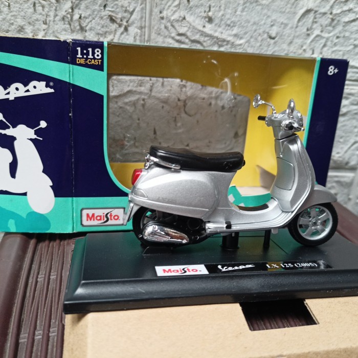PROMO DIECAST LX 125 PIAGGIO VESPA MATIC MODERN MAISTO 1:18 MINIATUR MINI AH TERMURAH