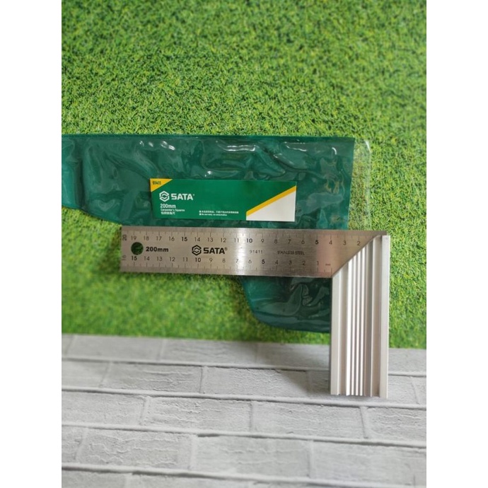 

PENGGARIS BESI 91411 - CARPENTERS SQUARES 200 MM SATA