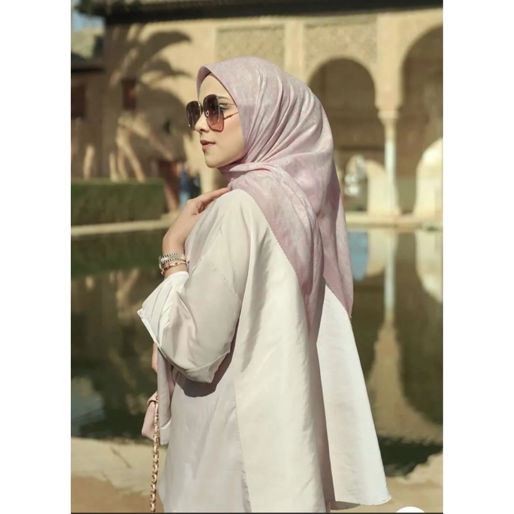 BUTTONSCARVES Granada Series