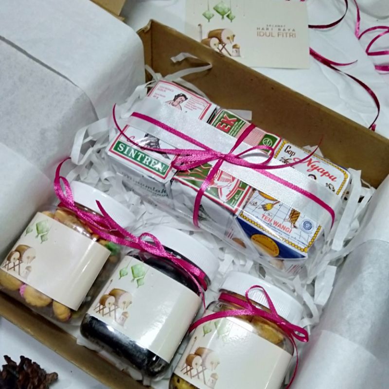 

Hampers lebaran Snack IdulFitri idul Adha Hampers teh tubruk hijau angkringan solo viral Snackbox snackgift kado ultah wisuda pernikahan pacar parcel Natal tahun baru Imlek valentine