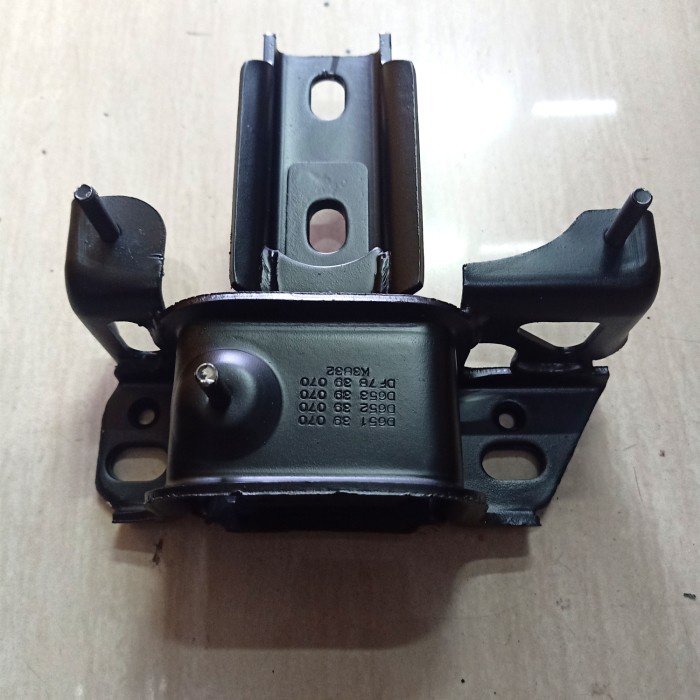 engine mounting Mazda 2 (kiri)