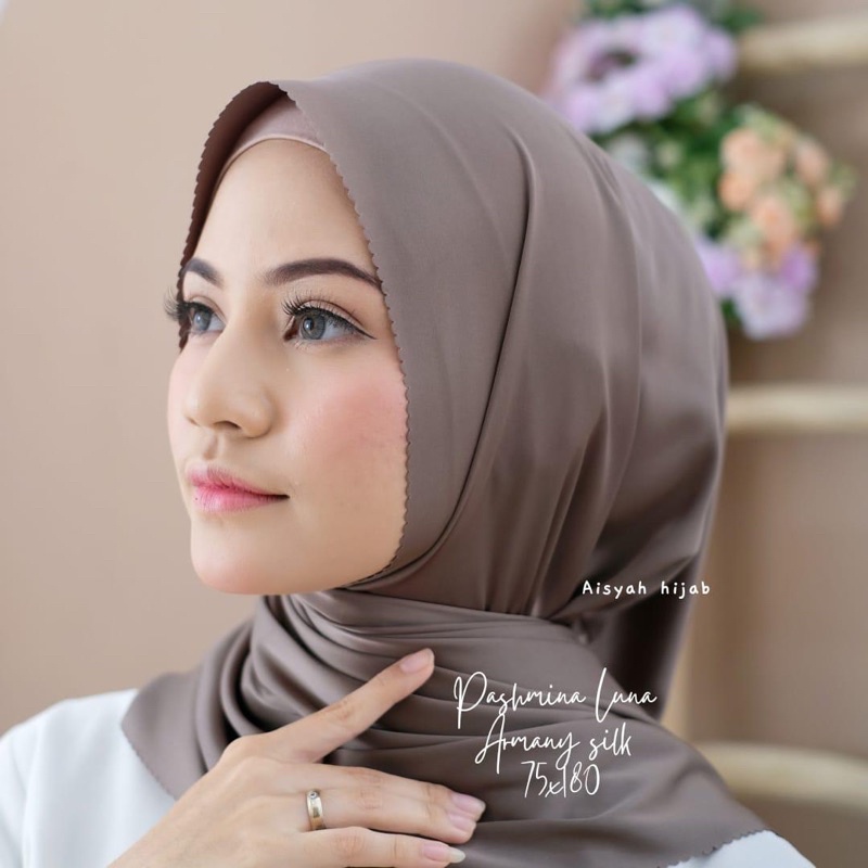 Agen Supplier Grosir Hijab Pashmina Silk Luna Hijab Polos Jilbab Pashmina Polos Terlaris